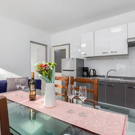 Pet Friendly In With Kitchen 아파트 *