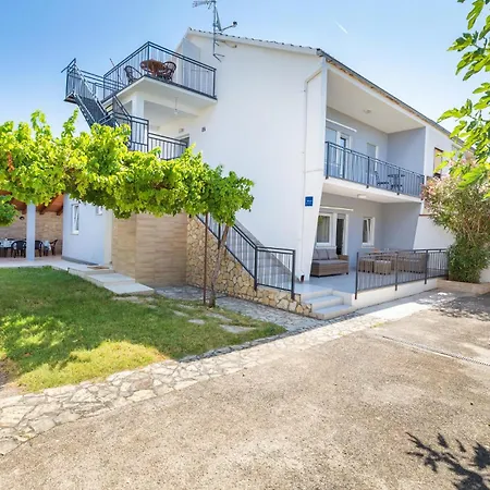 Pet Friendly In With Kitchen Apartment