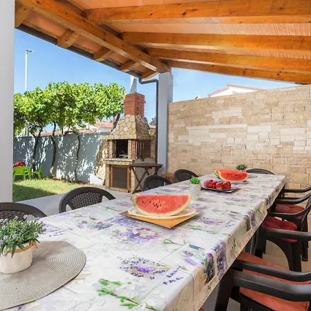Pet Friendly In With Kitchen Daire *