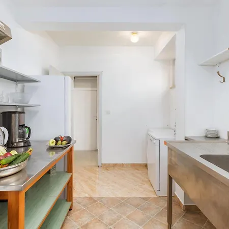 Pet Friendly In With Kitchen Daire